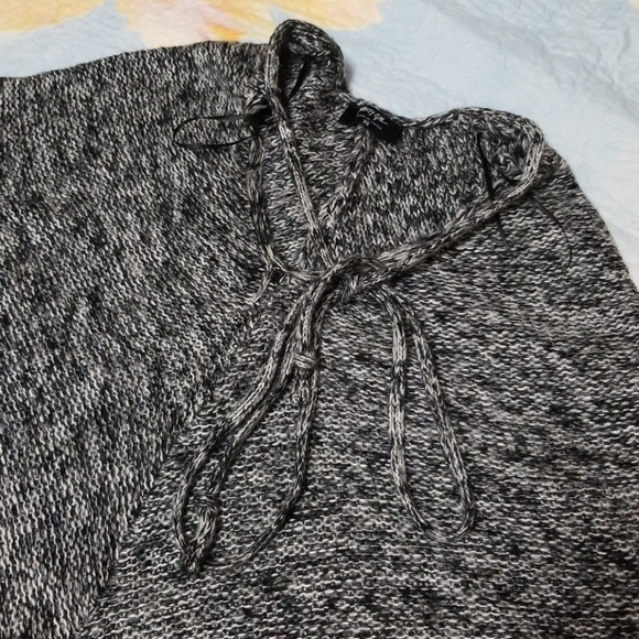 Nasty Gal Poncho - Picture 3 of 5